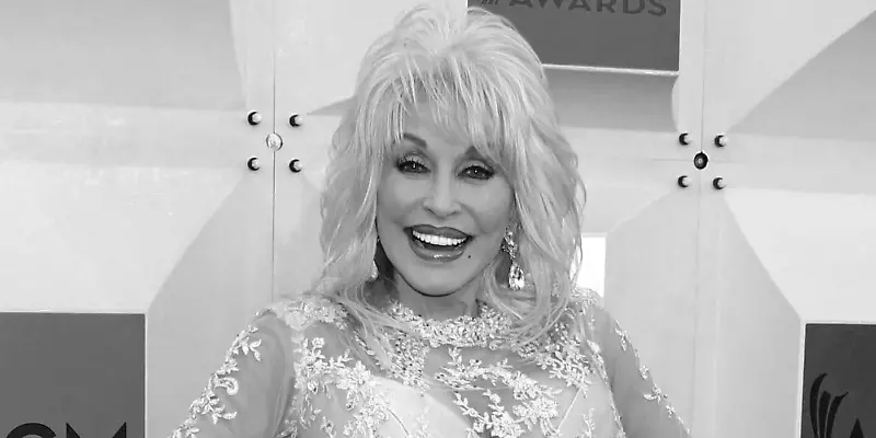 Dolly Parton, schwarz-weiß