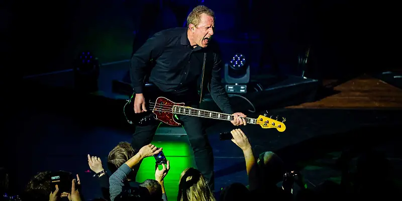 Band OMD bei Auftritt auf der Bühne